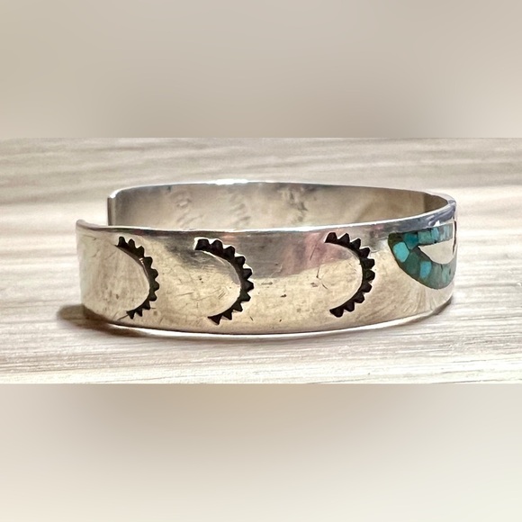 Navajo Designer Signed J Tom Sterling Silver Turquoise Inlay Cuff Bracelet - Picture 4 of 7